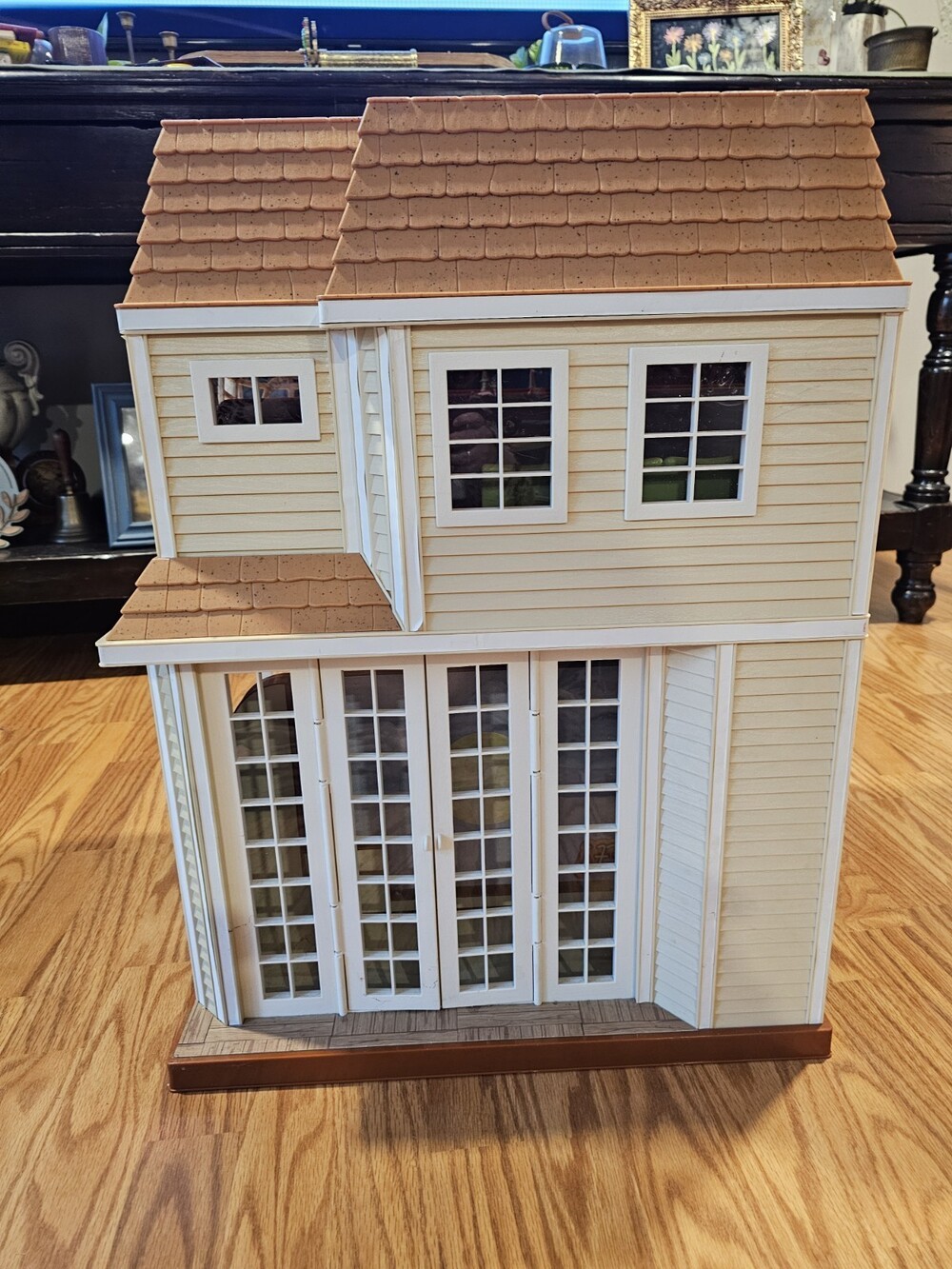 2008 Hannah Montana Malibu Mansion Doll House Miley Cyrus with some Furniture